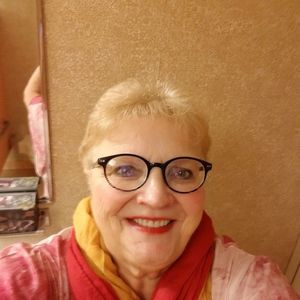 Meet your Posher, Nora